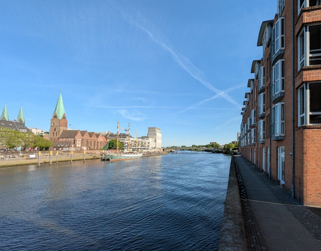 Flussbett Weserseite